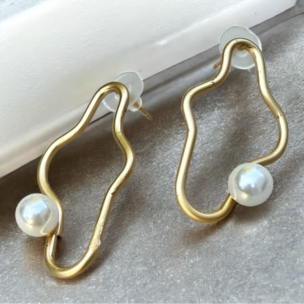 Gold and White Pearl Wave Earrings